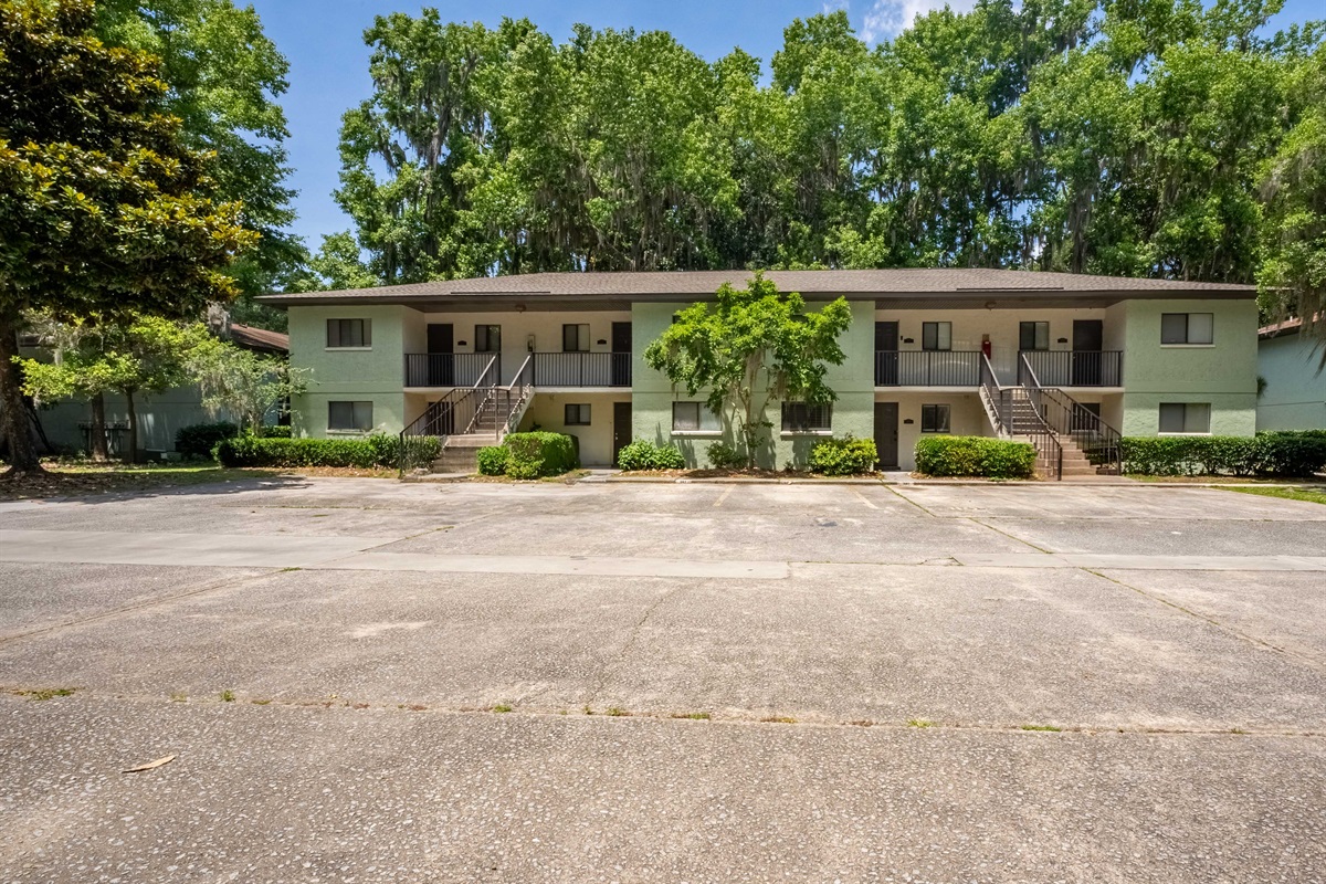 Set in a quiet, well-kept complex with easy access and free parking.