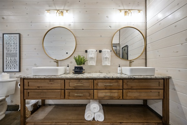 Bathroom 1: Double Vanity