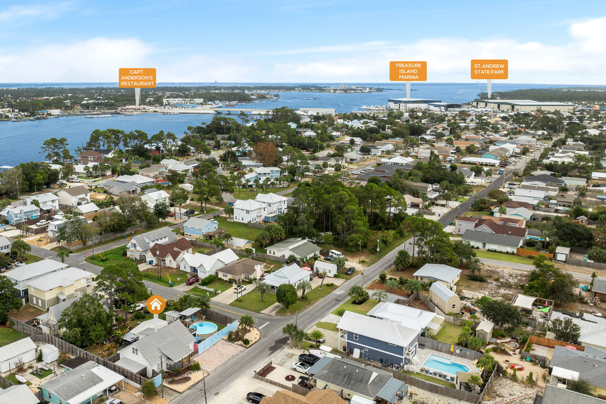 Aerial, street view, dual-water proximity