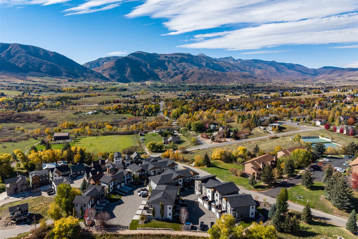 Elevated view of the community and nearby mountains.