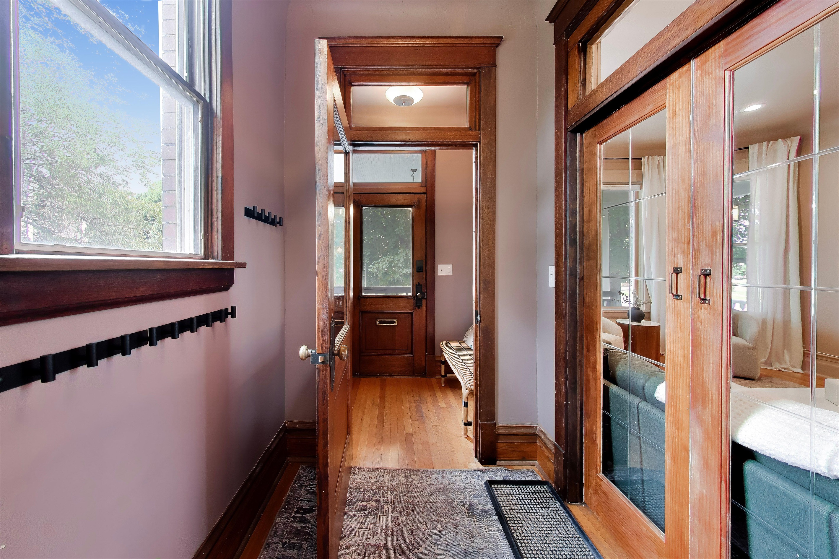 Lower Unit - Entryway