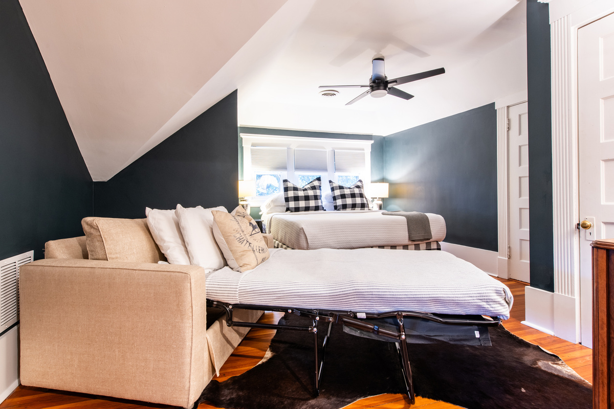 6th Bedroom ~ 3rd Floor ~ King Size Bed ~ Twin Sleeper Sofa