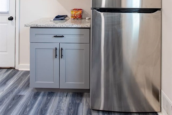 You’ll find plenty of prep space on the countertops, along with all the cookware, bakeware, dishware, flatware, glassware, serving-ware, and utensils you need to prepare and serve your favorite meals.