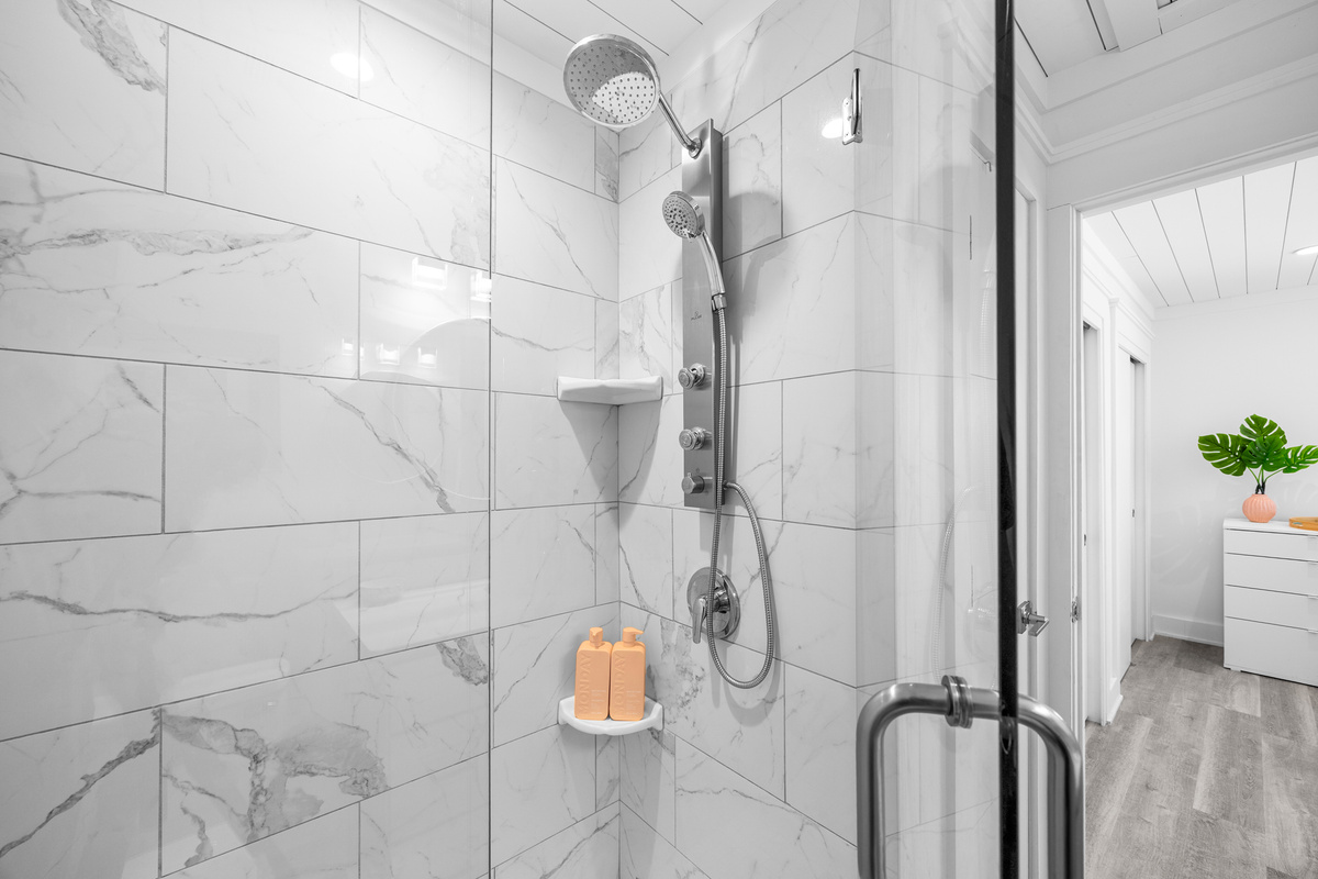 Bedroom 2 (2nd Floor): Queen Bed, Smart TV, ensuite Remodeled bathroom with Walk in Shower (Sleeps 2)