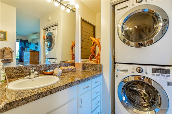 Private bathroom attached to Master BedRoom with full size laundry washer/dryer