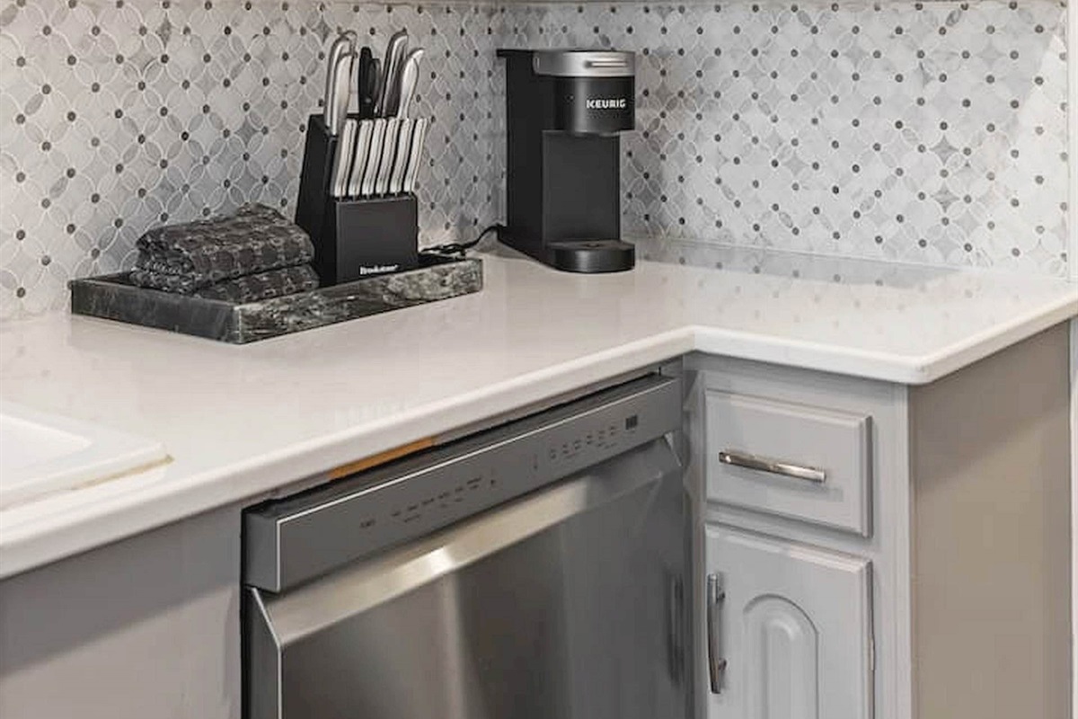Well-equipped kitchen with modern finishes, ample counter space, and thoughtful touches to make cooking and gathering feel effortless. ✨🍴
