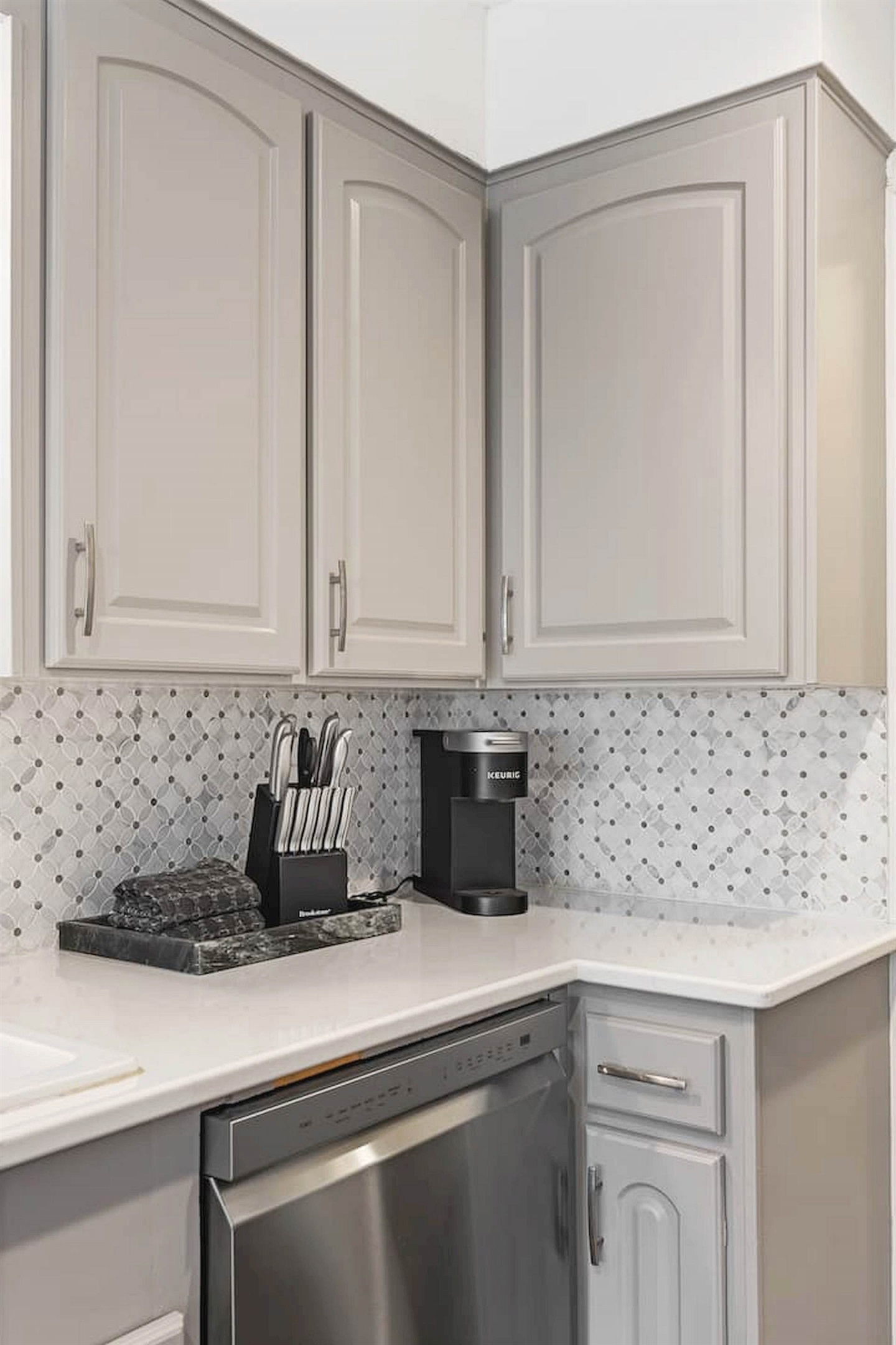 Well-equipped kitchen with modern finishes, ample counter space, and thoughtful touches to make cooking and gathering feel effortless. ✨🍴