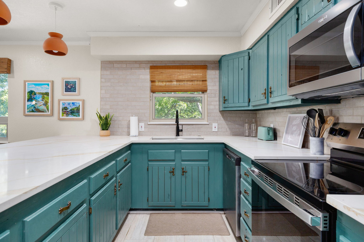 Lots of counter space!