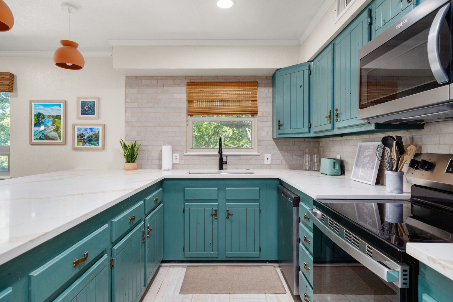 Lots of counter space!