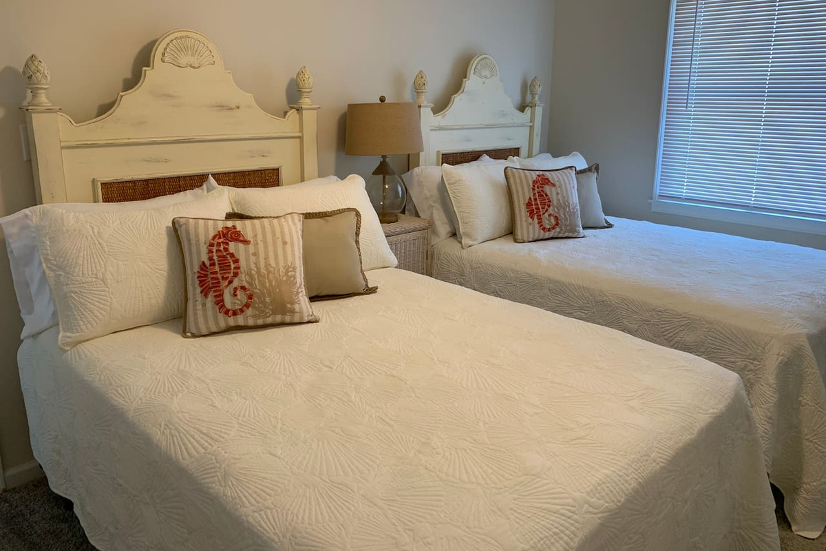 Upstairs Bedroom - Two Fulls