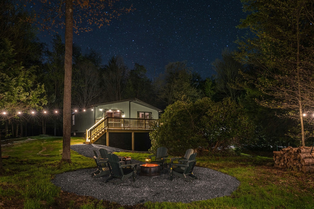 🔥 Gather around the firepit under string lights as the forest goes quiet.