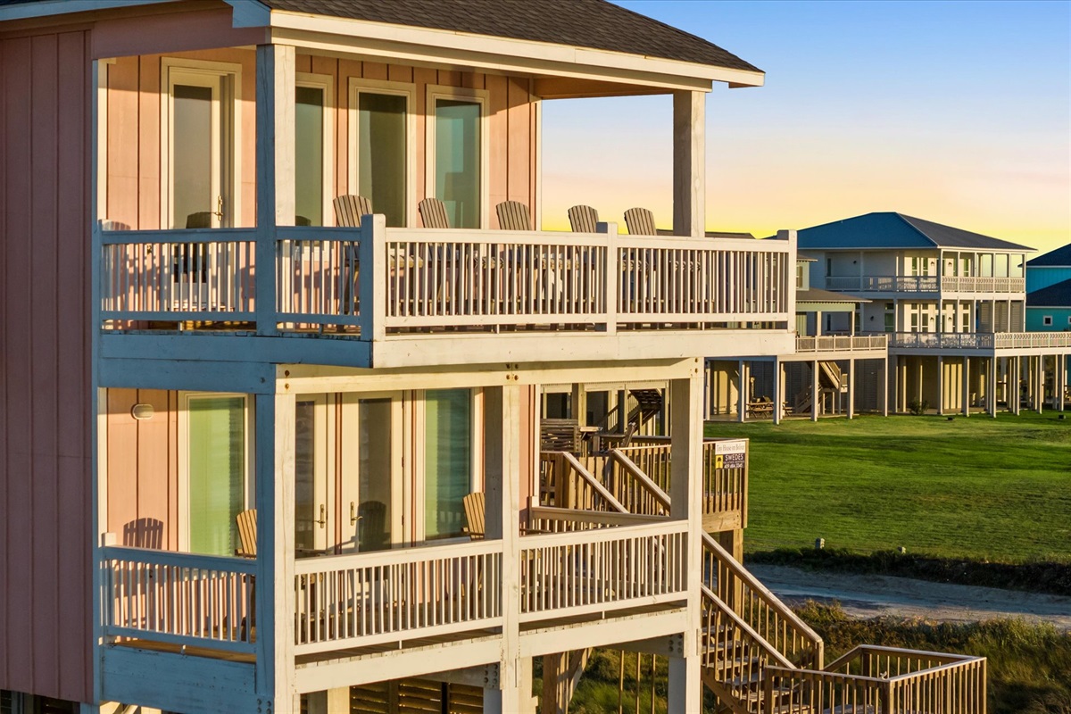 2b723333d084483c9506ece2e8502839 Large | Beachhouse | Texas | TX | Vacation Homes | Galveston | Crystal Beach | Kokomo | Breezy Days | Beachfront Elegance | Sunrise Serenity | Southern Sands Property Management, LLC