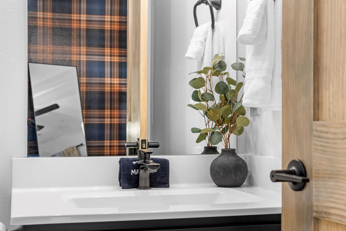 Fresh, well-appointed vanity space with modern finishes.