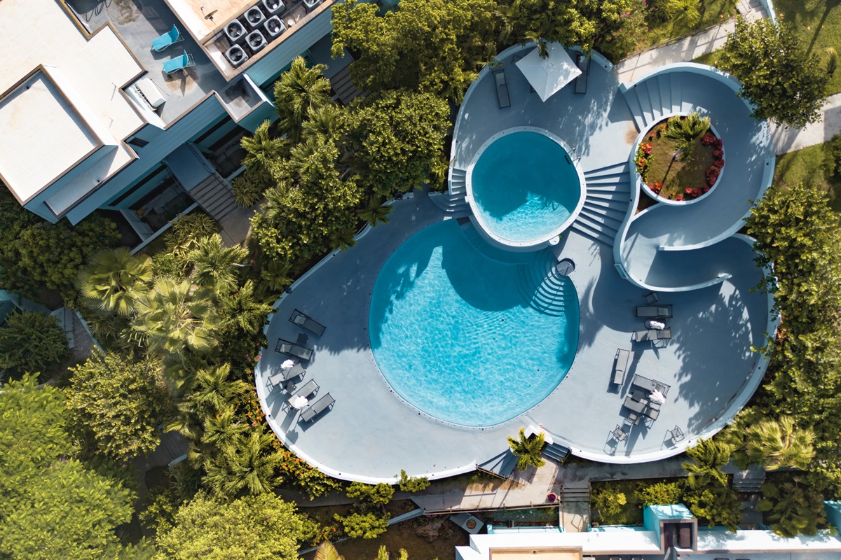 The second of the three pools. This one is a little bit further from the condo, but still walking distance!