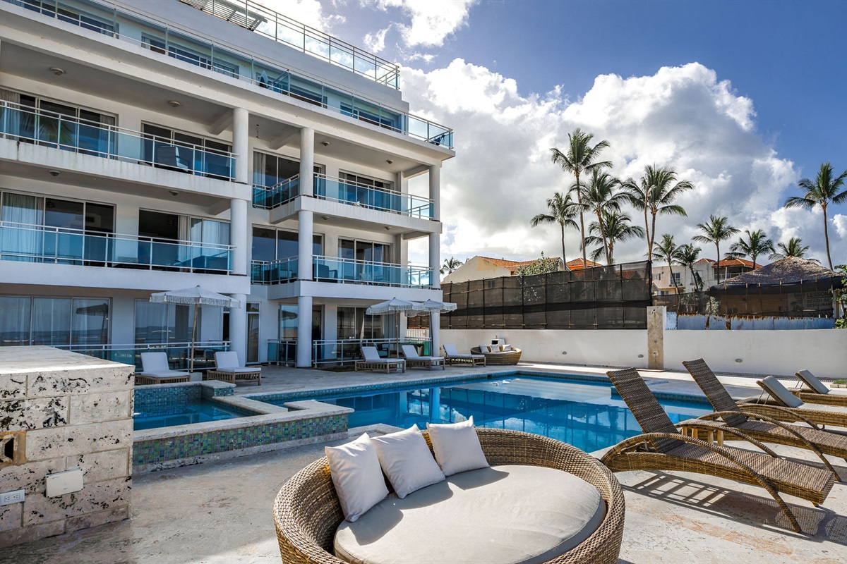 Pool, Hot Tub, Grill, Beach & Friends!