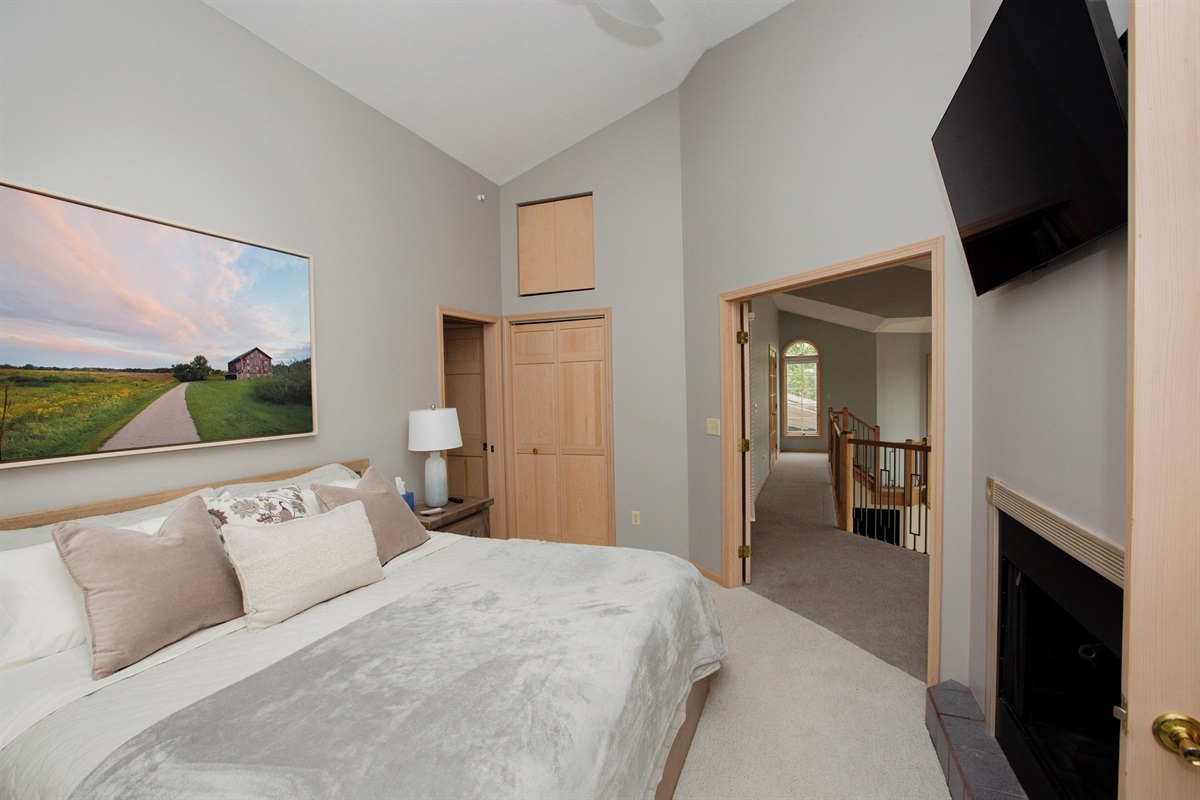 Bedroom 1 with 48" HDTV