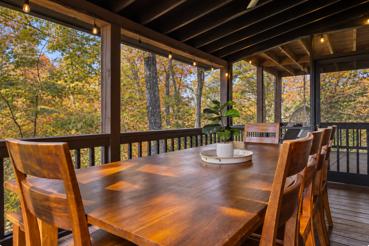 Every meal tastes better with views like this! Dine al fresco, mountain style.