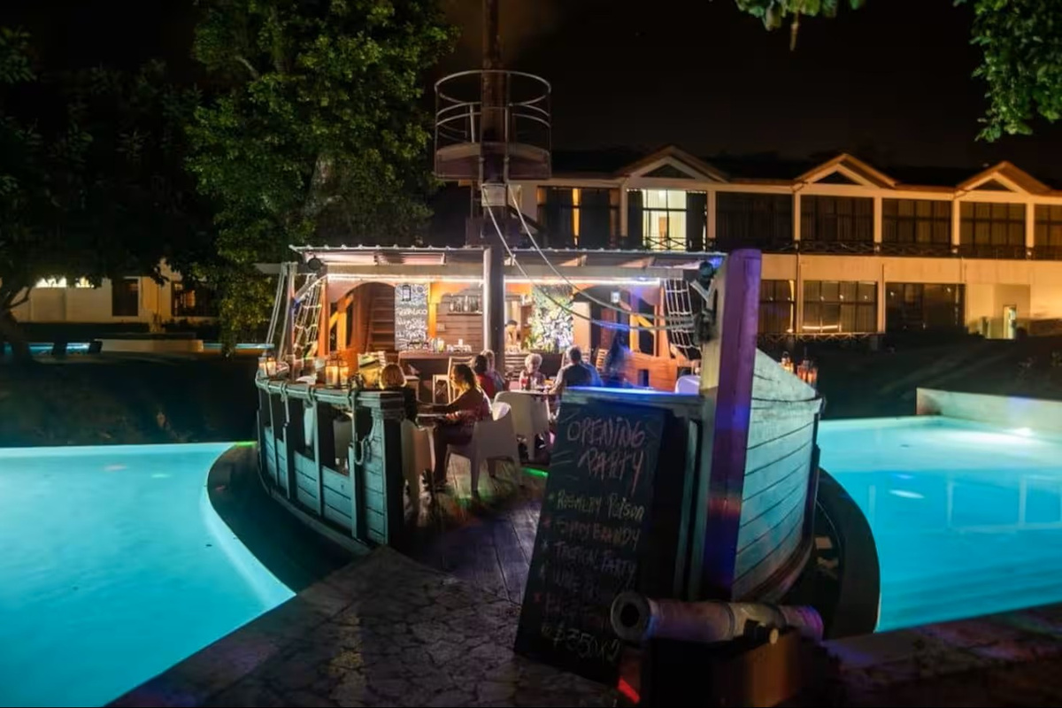 El Barco bar