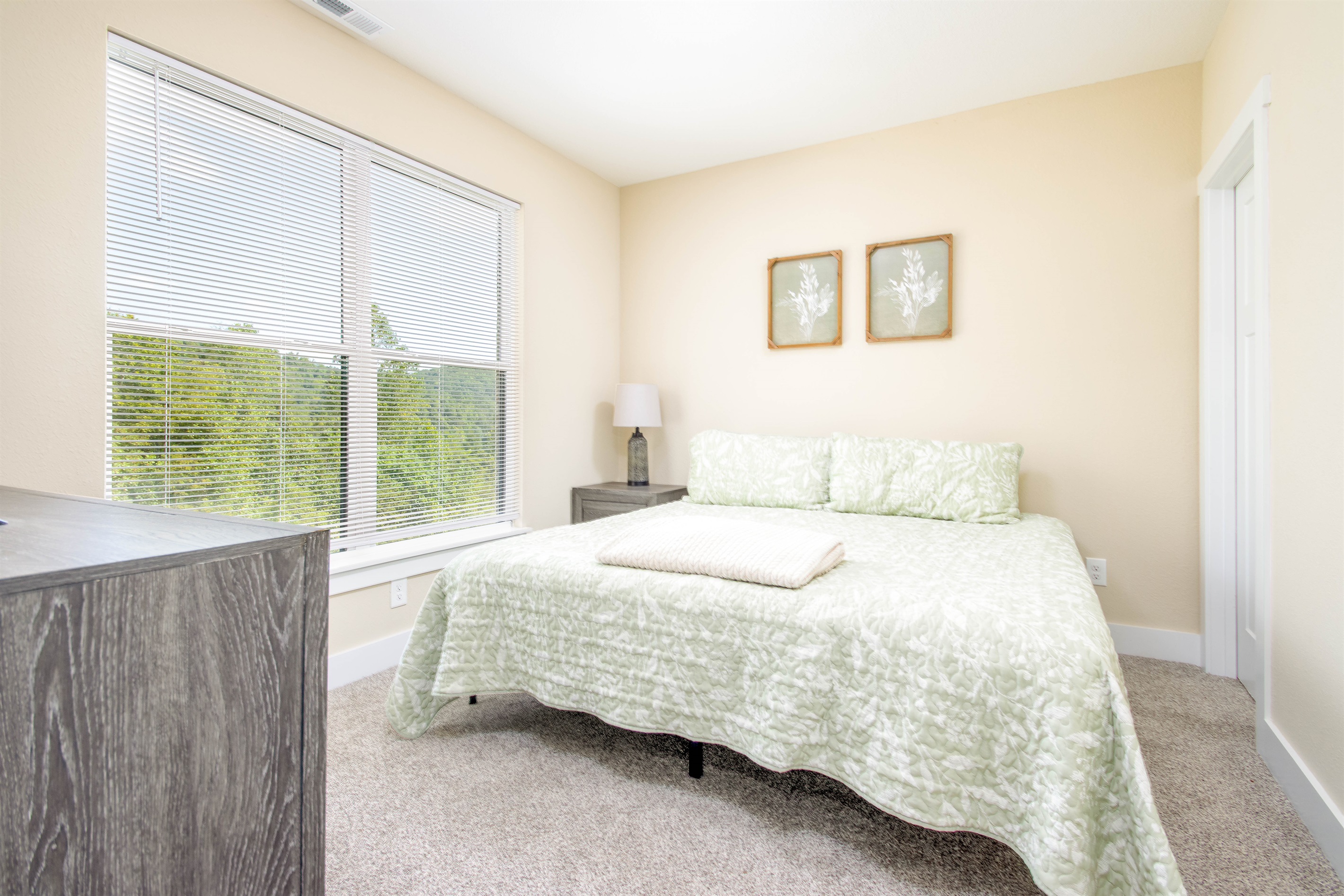 photo of similar king bedroom