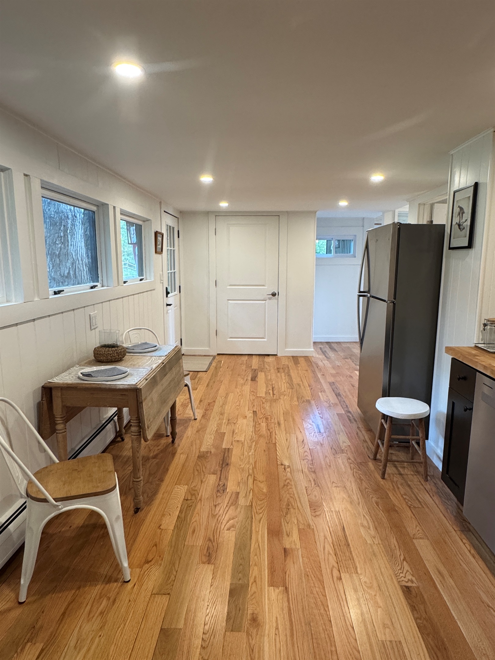 Space conscious drop-leaf table