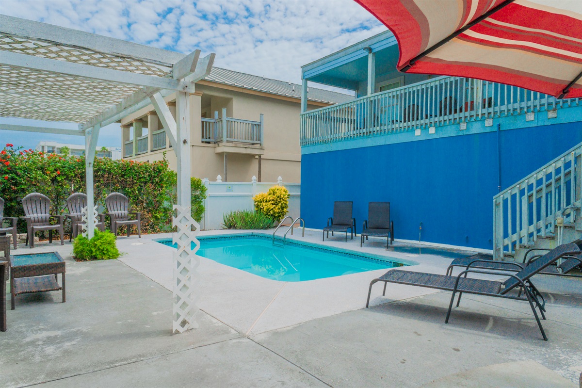 Balcony overseeing the swimming pool