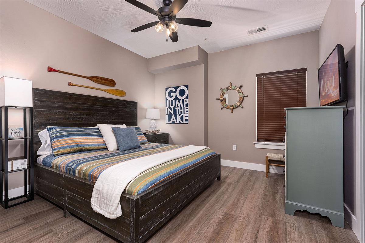 Lower Level King Bedroom w/Attached Full Bathroom