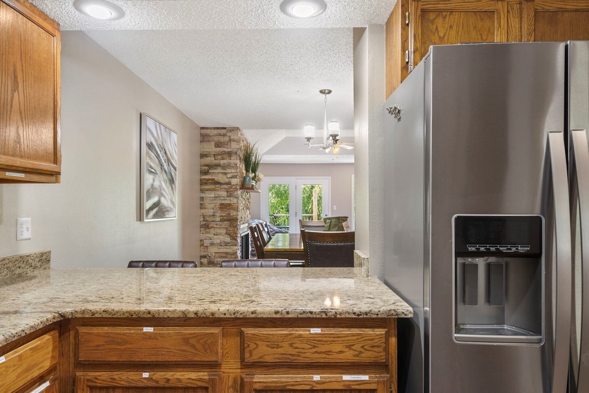 Branson HideAway extended Kitchen Counter with Bar Stools