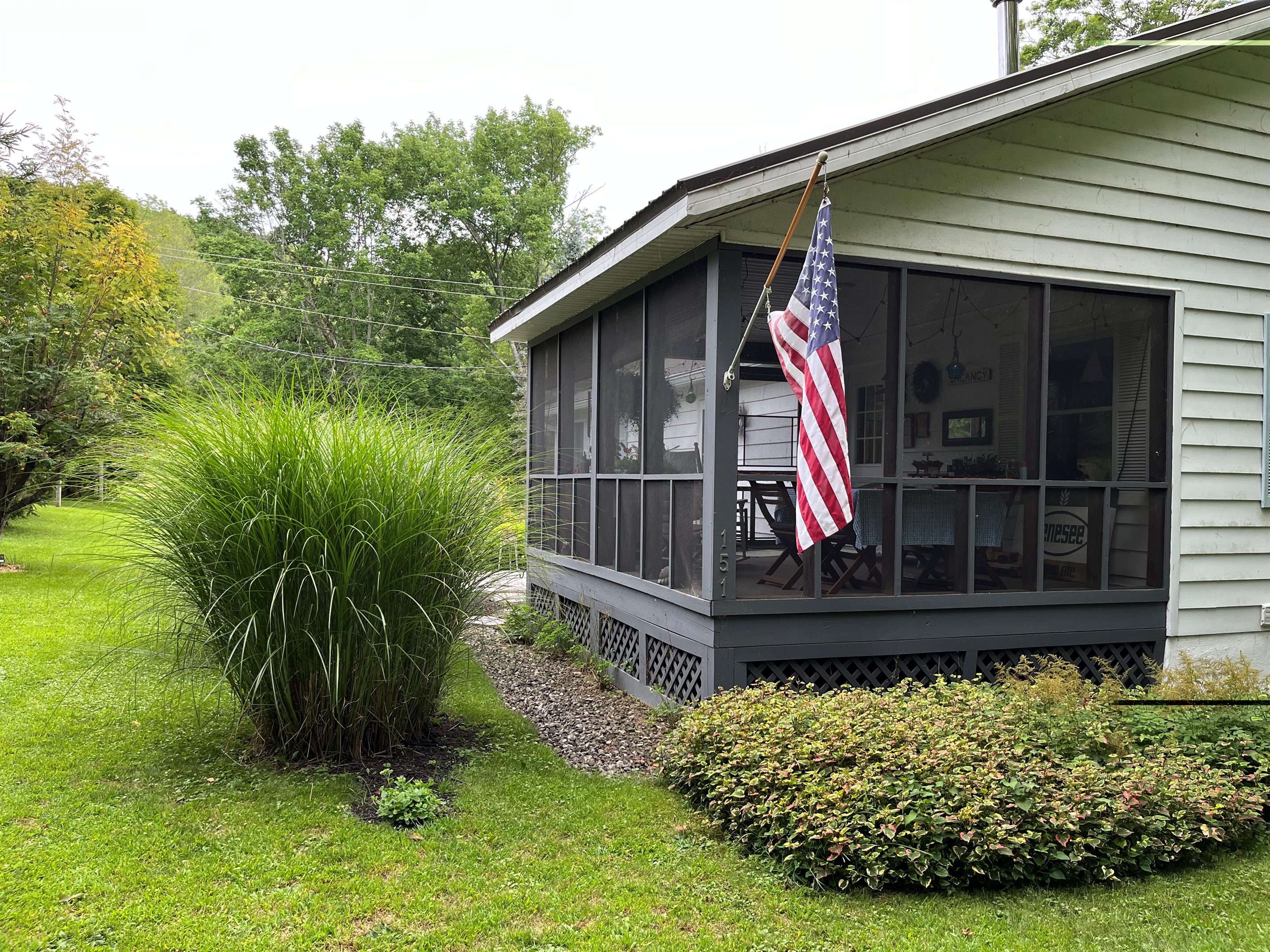 Cardinal Cottage screened in porch