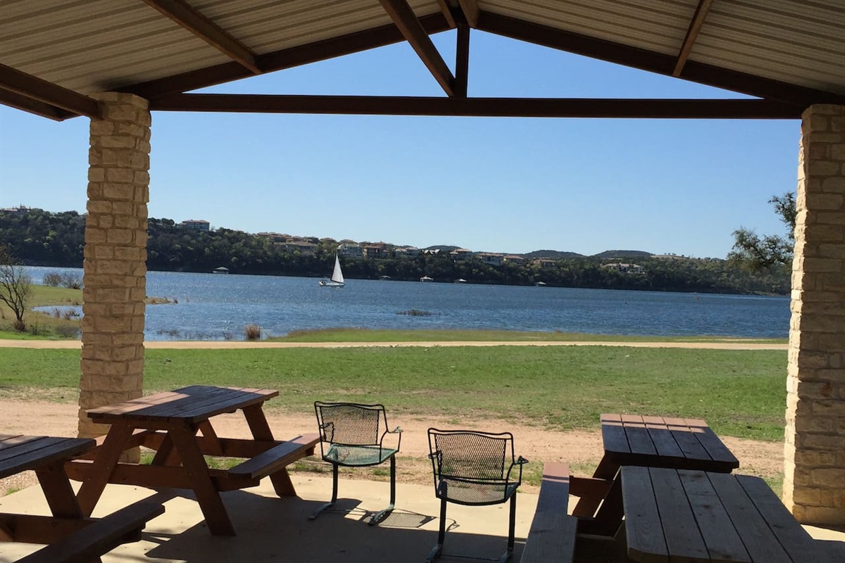 Access to Lake Front Park