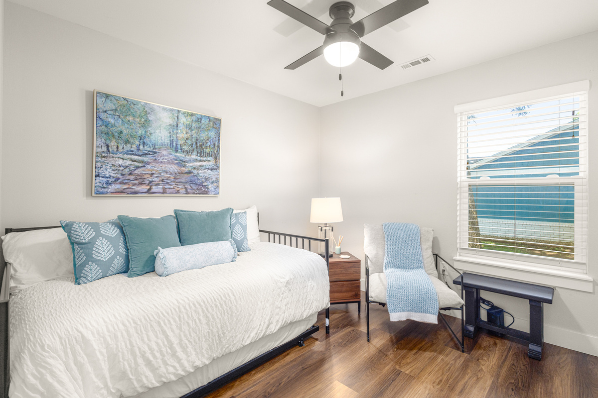 Twin daybed with additional twin mattress on trundle
