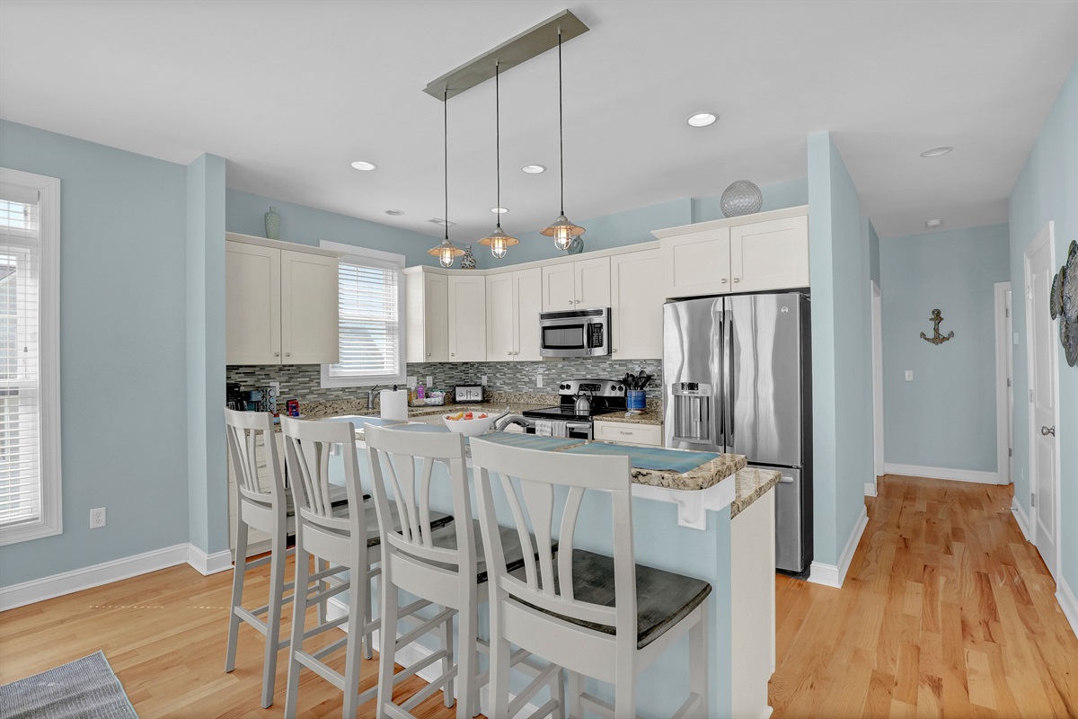 Pull up a stool at the kitchen island—the perfect spot for quick snacks or happy hour.