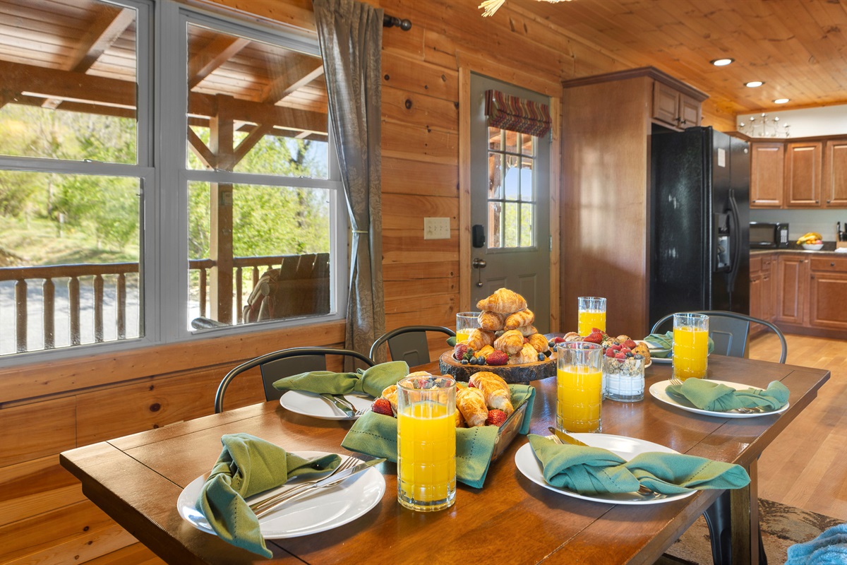 Dining Room: Savor breakfast with views, surrounded by rustic charm and delightful decor!


