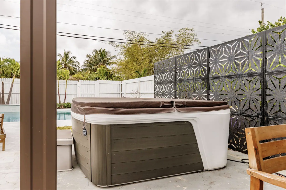 Enjoy this sliver of backyard paradise!