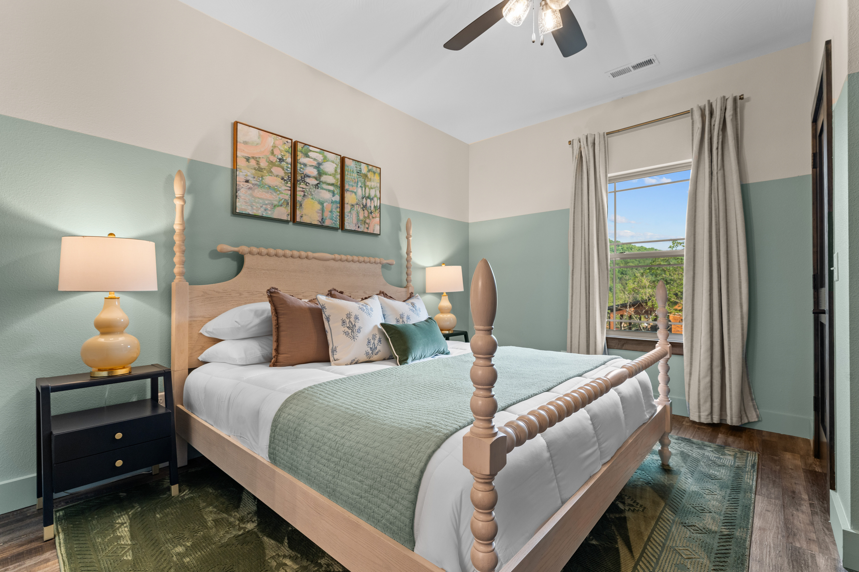 The Galveston room has a four poster king bed with luxurious bedding, attached ensuite bathroom and smart TV.