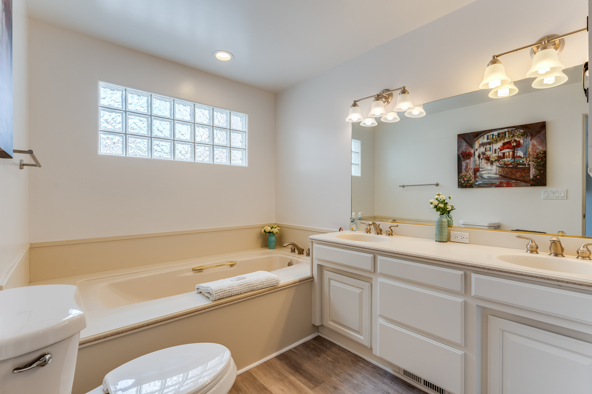 Primary bathroom - soaking tub