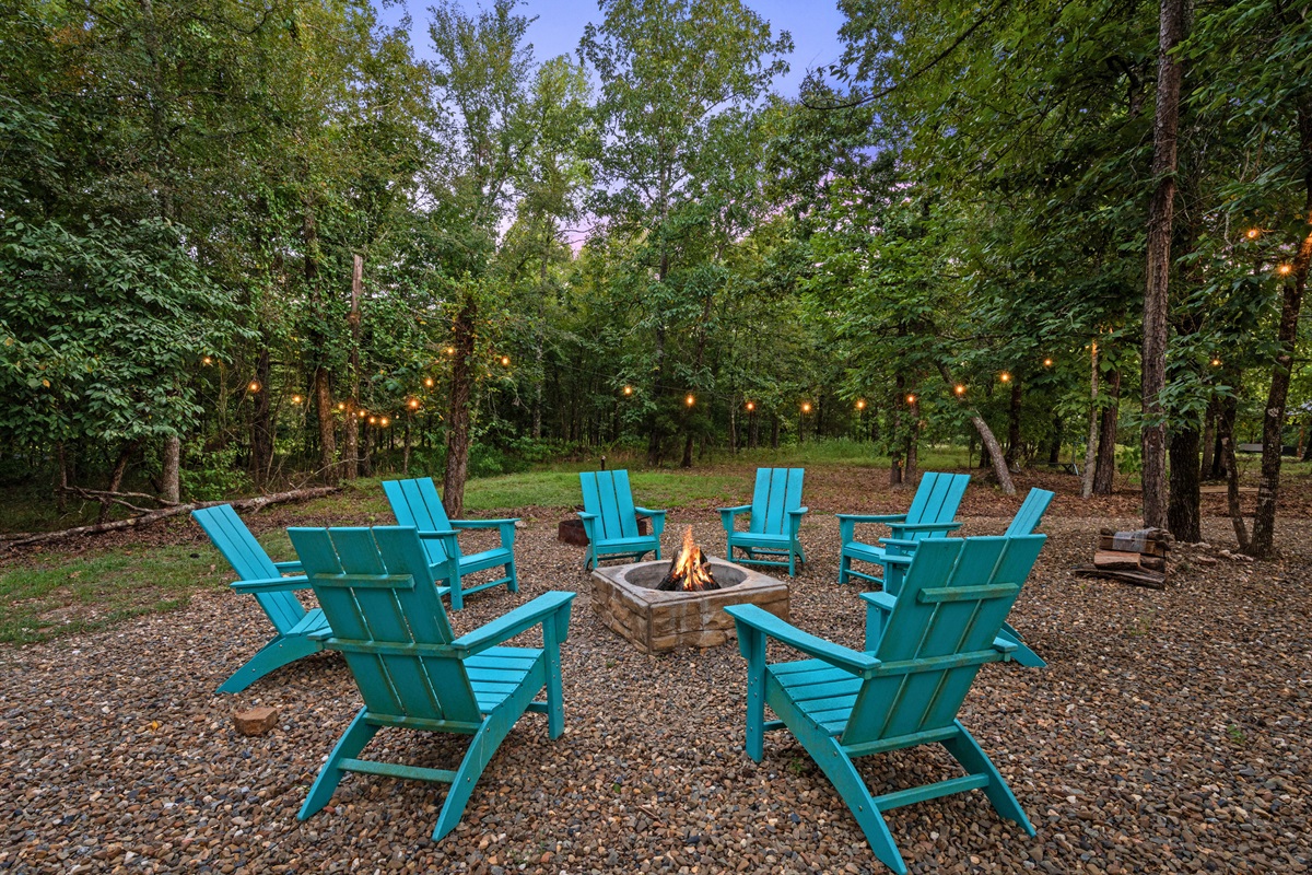 Gather round the fire pit for s'mores and stories in a rustic, woodland setting. It's the ideal spot for making memories