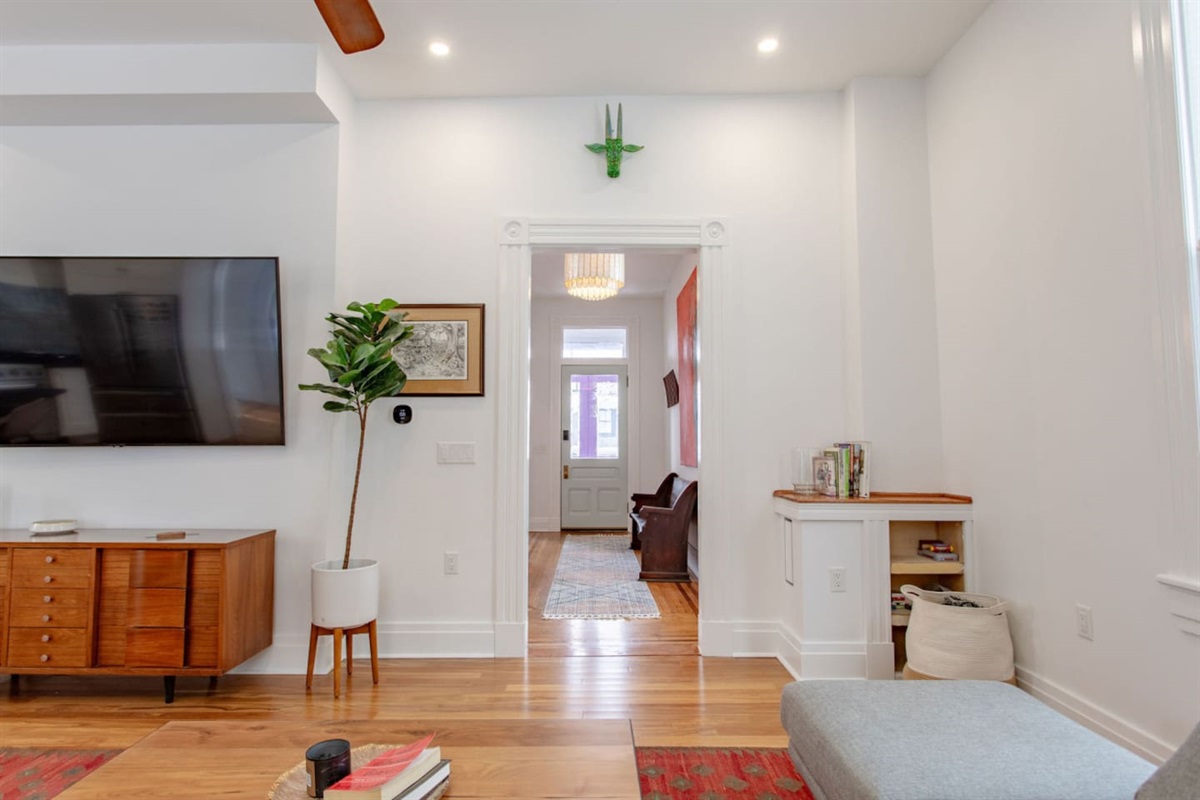 A clear view from the living area to the entrance door, creating an open and welcoming flow between the spaces.