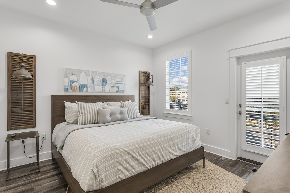 King Suite #4 (second floor)