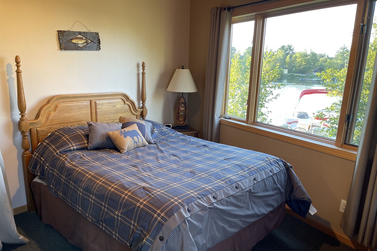 Third bedroom with Queen.