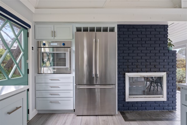 THERMADOR FULL SIZE SIDE OPENNG OVEN & BOSCH FRIDGE