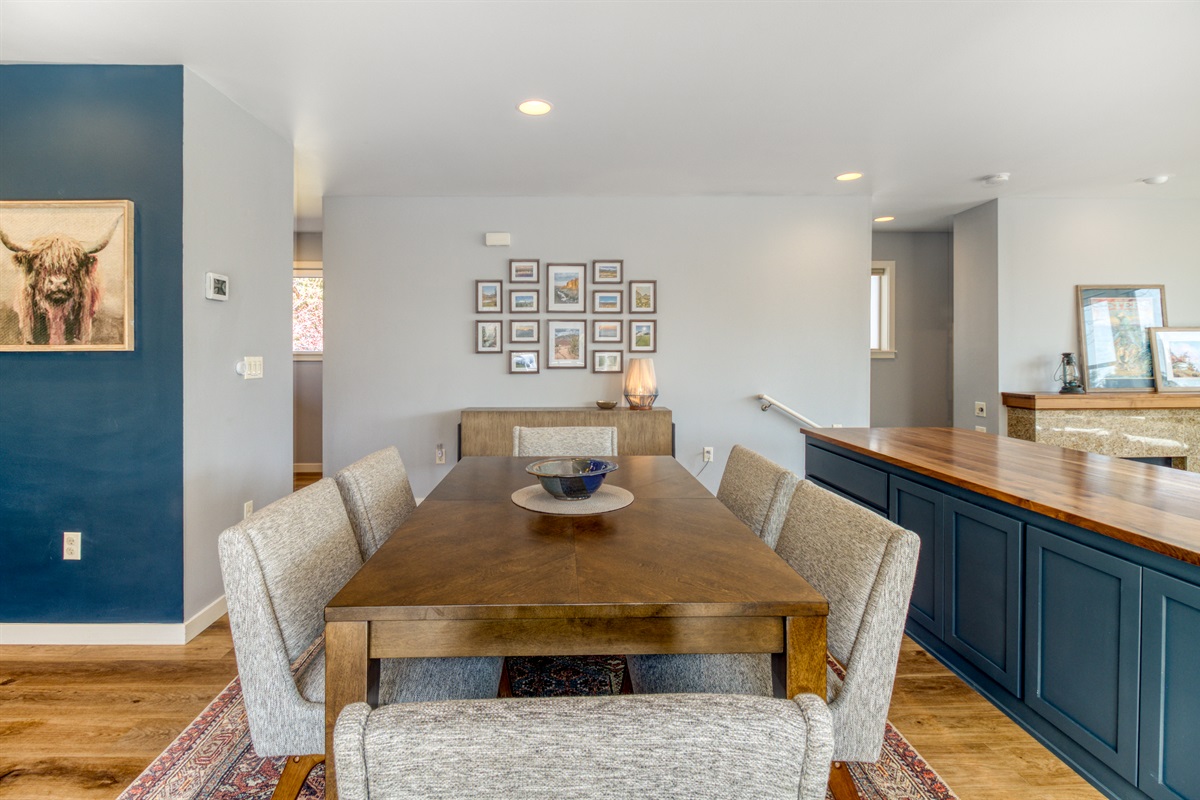 Gather around. 🍽️✨
A dining area comfortably seating six, perfect for meals and memories.