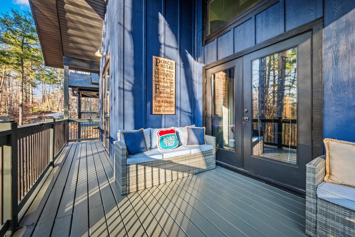 Outdoor sitting area to enjoy morning coffee & evening laughs