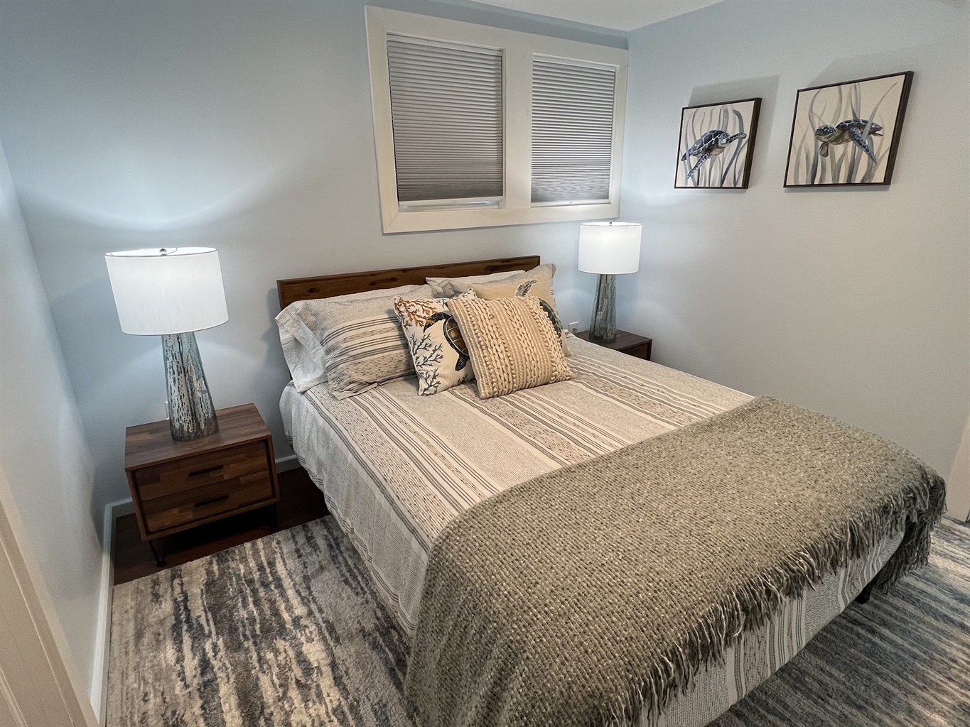 1st floor Queen w/ ensuite