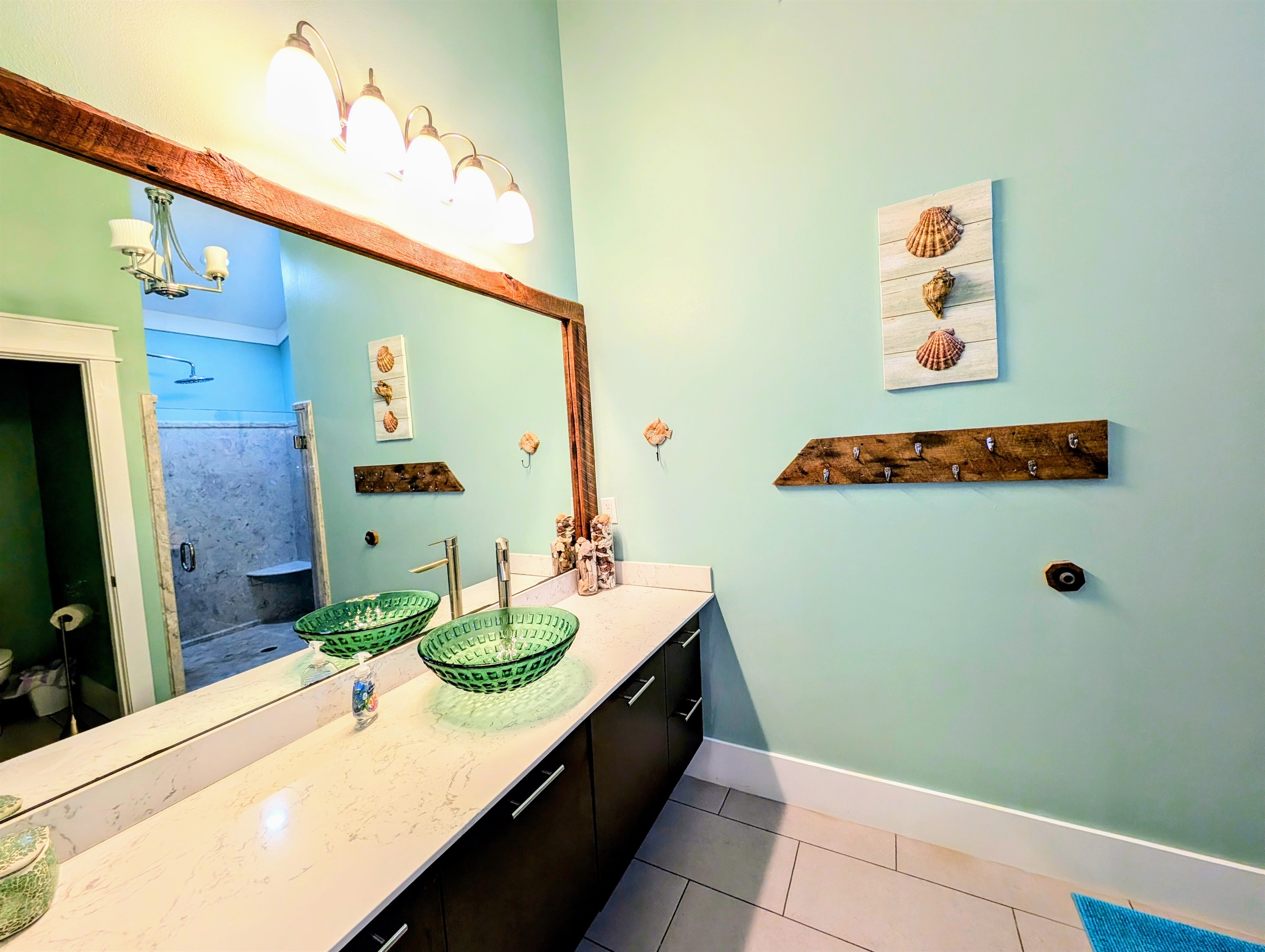 Huge master ensuite attached to the 3rd floor balcony room