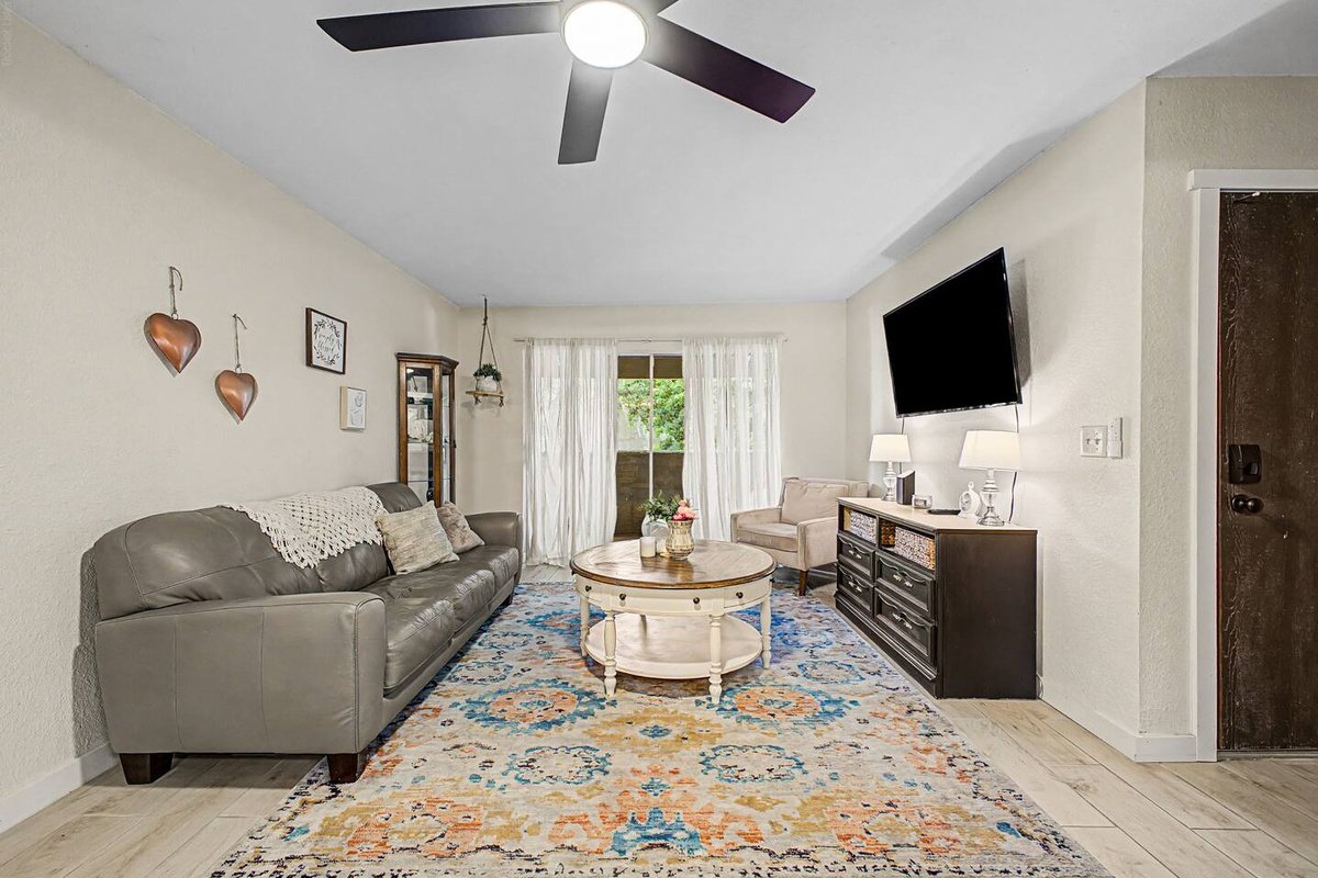 Paradise Pkwy Getaway in Phoenix + Pool — Paradise Pkwy Getaway in Phoenix + Pool, Phoenix, Arizona — photo 8