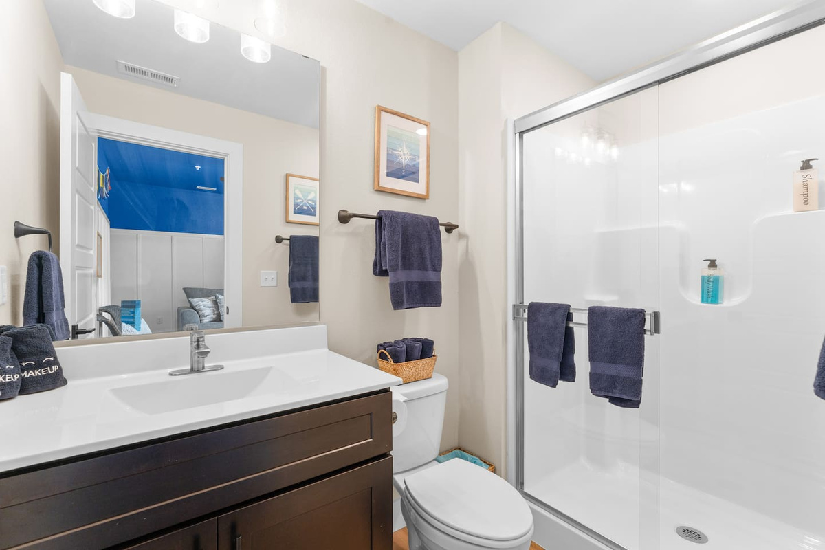 Fresh towels and essentials provided