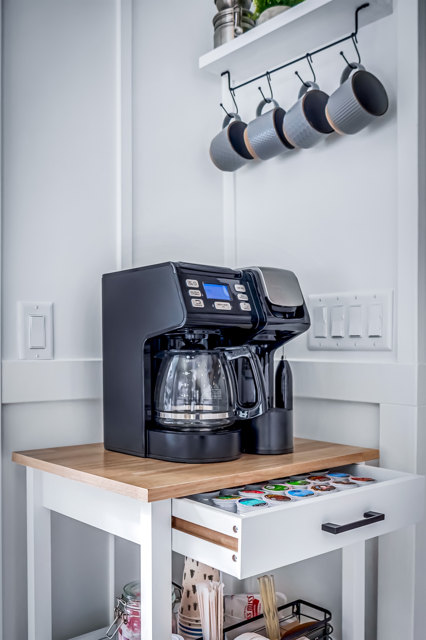 Sunrise cottage - Coffee station includes 12 cup brew coffee pot and k-cup single servings