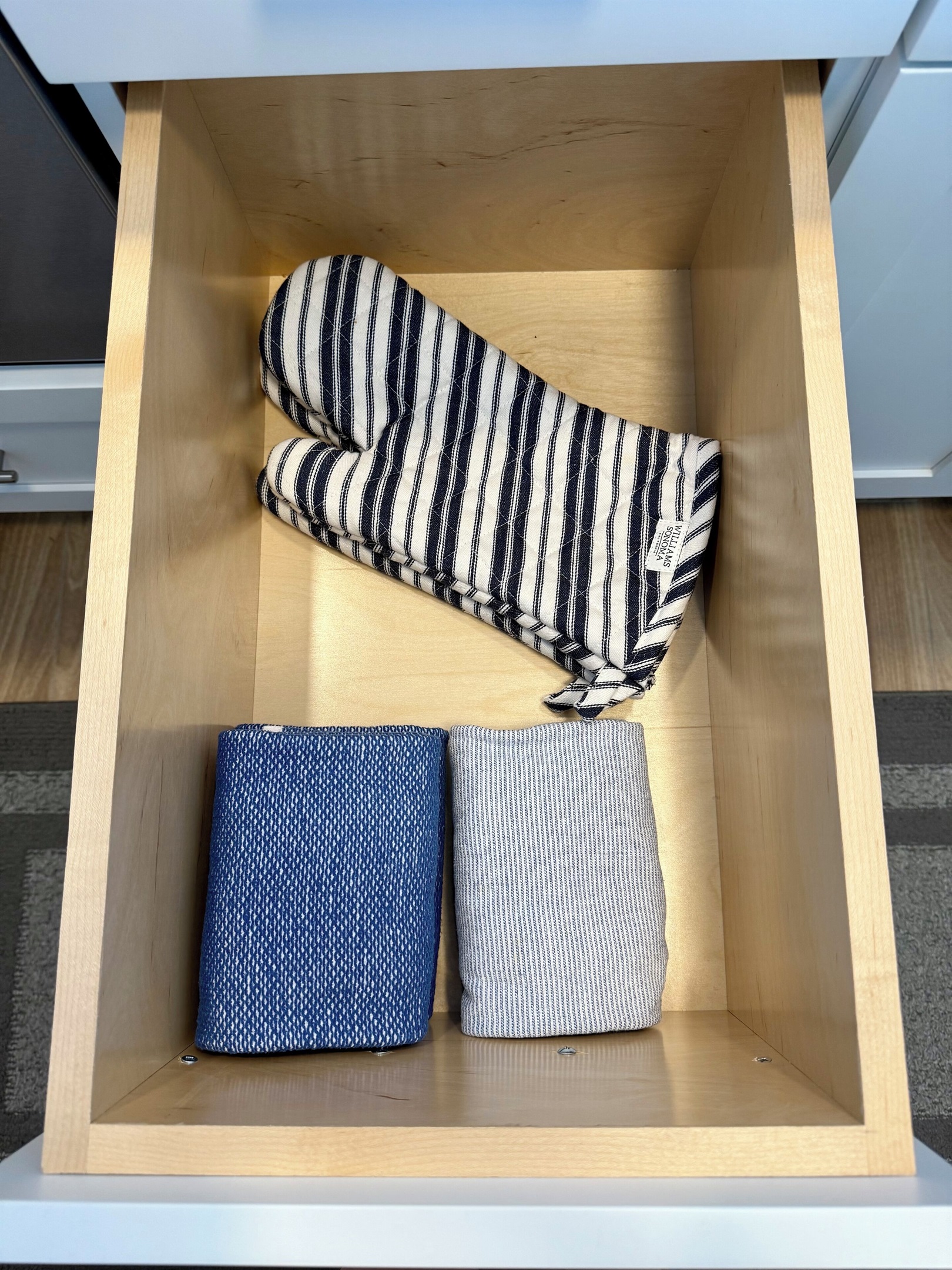 Williams Sonoma kitchen towels & hot pads