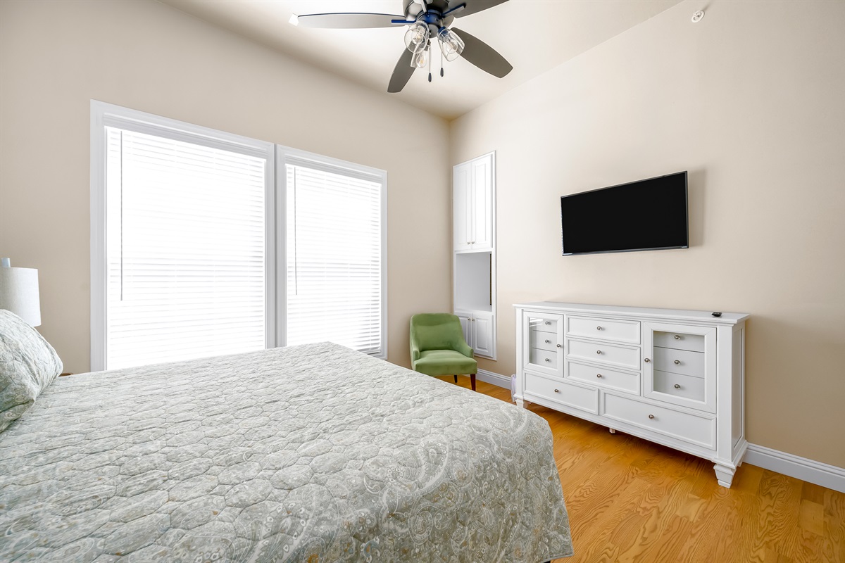 1st floor (king #1) with bath that attaches to laundry hallway (Same bedroom as previous picture).