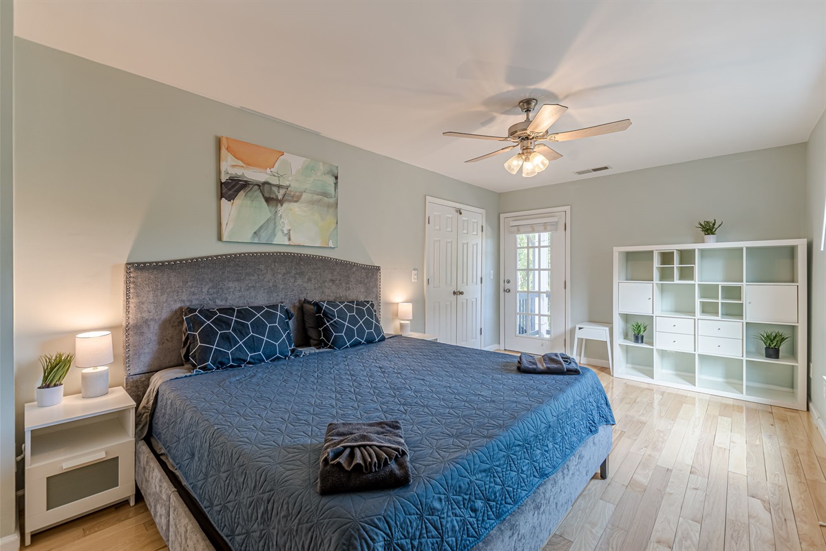 Spacious master bedroom with a plush king bed—your perfect retreat after a day in Atlanta.